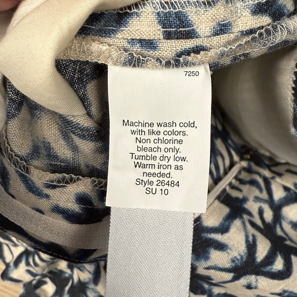 NWT J. Crew Blue and White Patterned Linen Shorts, Size 6 - Picture 6 of 6